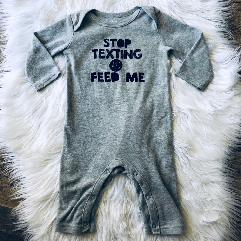 Stop texting & feed me! ✋🏽🤣